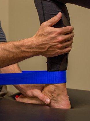 Testing ankle mobility with band